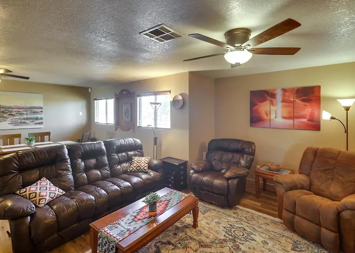 Dog-friendly Bullhead - Walk To River! Holiday home